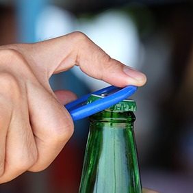 Man using a bottle opener